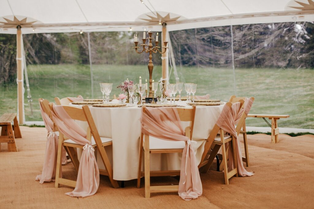 Gedeckter Tisch mit Dekoration | Pavillon versandkostenfrei