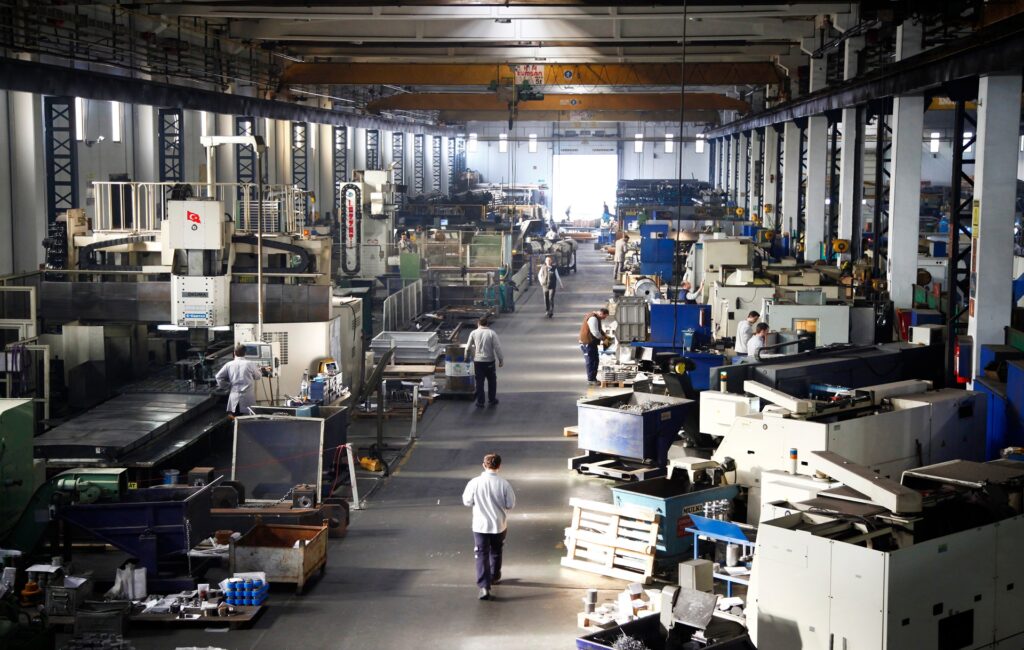 Produktion in grossflaechiger Werkhalle | APS System