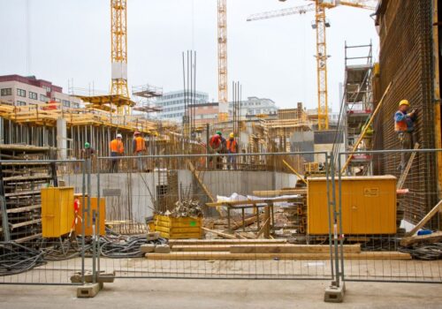 Gestaltungstipps für werbewirksame Bauumrandungen